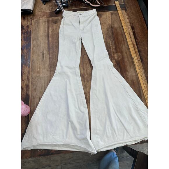 Free People Women's White Just Float On High Rise Flare Jeans Size 24R - Picture 5 of 11